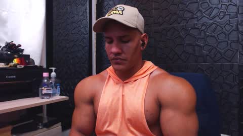 Viktor Herrera online show from 09-28-25, 01:38