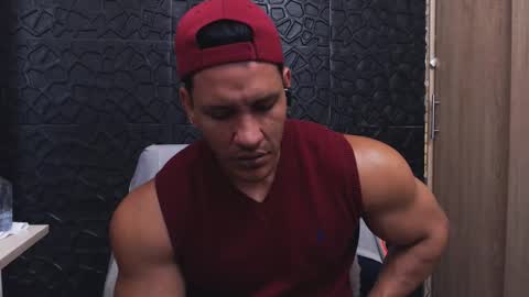 Snapshot of viktorherrera chatting on 10-17-25, 04:09 Viktor Herrera online show from 10-17-25, 04:09