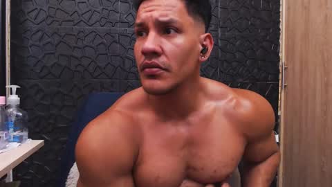 Viktor Herrera online show from 10-26-25, 03:07