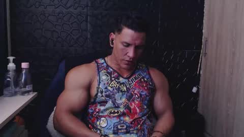 Snapshot of viktorherrera chatting on 12-21-25, 01:07 Viktor Herrera online show from 12-21-25, 01:07