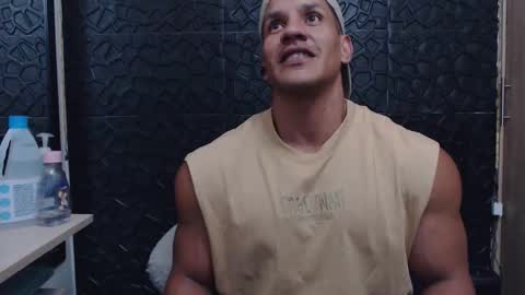 Snapshot of viktorherrera chatting on 01-08-26, 03:09 Viktor Herrera online show from 01-08-26, 03:09