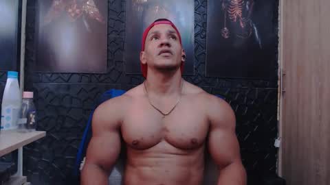 Snapshot of viktorherrera chatting on 03-07-26, 05:21 Viktor Herrera online show from 03-07-26, 05:21