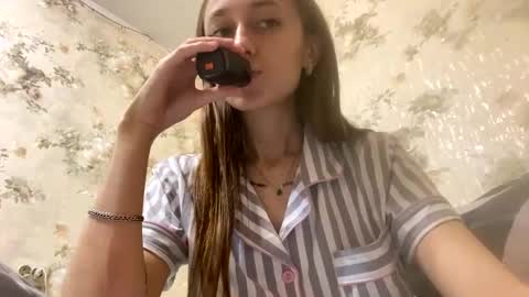 Snapshot of viktoria9898 chatting on 12-11-24, 05:10 Sweett online show from 12-11-24, 05:10