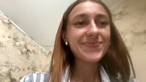Snapshot of viktoria9898 chatting on 12-13-24, 07:04 Sweett online show from 12-13-24, 07:04