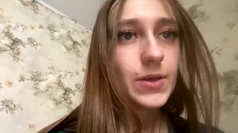 Snapshot of viktoria9898 chatting on 01-09-25, 10:41 Sweett online show from 01-09-25, 10:41