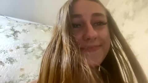 Snapshot of viktoria9898 chatting on 01-15-25, 12:41 Sweett online show from 01-15-25, 12:41