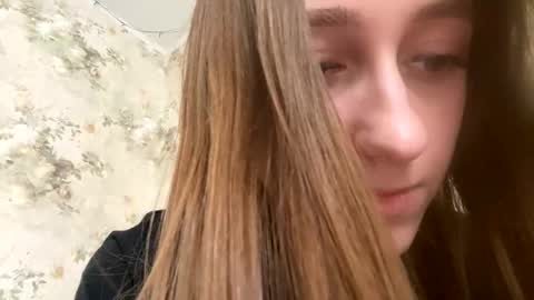 Snapshot of viktoria9898 chatting on 01-17-25, 09:28 Sweett online show from 01-17-25, 09:28