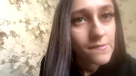 Snapshot of viktoria9898 chatting on 02-17-25, 09:46 Sweett online show from 02-17-25, 09:46