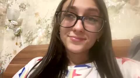 Snapshot of viktoria9898 chatting on 02-20-25, 10:37 Sweett online show from 02-20-25, 10:37