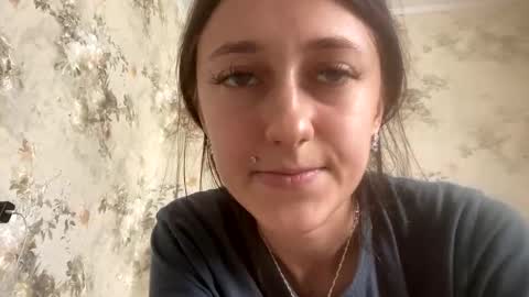 Snapshot of viktoria9898 chatting on 09-18-25, 11:45 Sweett online show from 09-18-25, 11:45