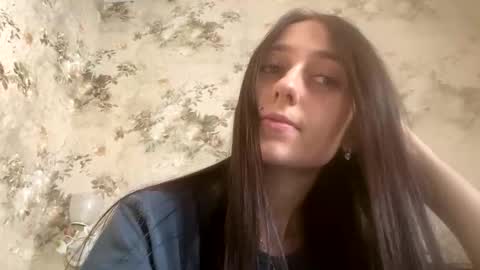 Snapshot of viktoria9898 chatting on 10-23-25, 08:13 Sweett online show from 10-23-25, 08:13