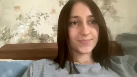 Snapshot of viktoria9898 chatting on 10-28-25, 08:18 Sweett online show from 10-28-25, 08:18