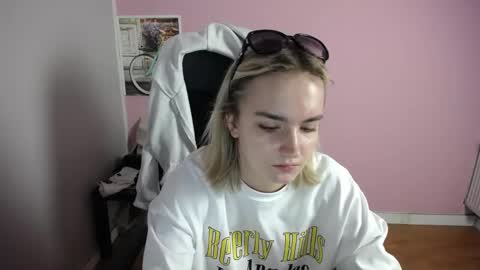 viktoria_lovely online show from 05-20-26, 06:19