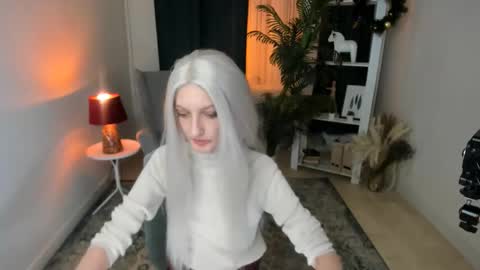 Snapshot of viktoriaclarrk chatting on 12-17-25, 10:43 Viktoria online show from 12-17-25, 10:43