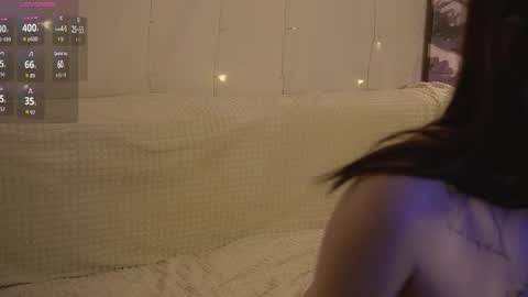 Snapshot of viky_jane chatting on 03-11-26, 01:28 Im Amelia Help me please to reach 100 thumbs up online show from 03-11-26, 01:28