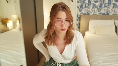 Snapshot of villanelle_l chatting on 06-13-26, 12:36 Lana online show from 06-13-26, 12:36