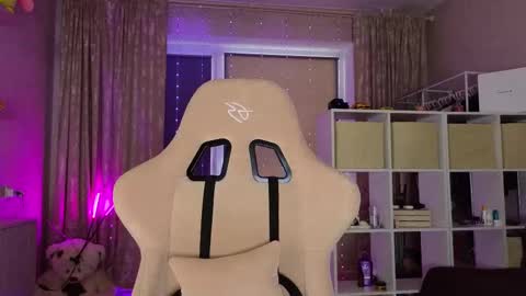 Snapshot of villuuvargas chatting on 03-10-25, 05:43 Eva online show from 03-10-25, 05:43