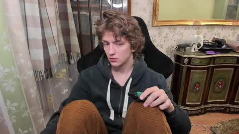 Snapshot of vince__dice chatting on 12-21-25, 08:10 Dimoooooon online show from 12-21-25, 08:10