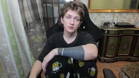 Snapshot of vince__dice chatting on 01-12-26, 07:41 Dimoooooon online show from 01-12-26, 07:41