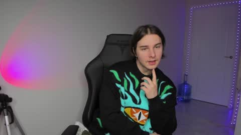 Vincent Strong online show from 12-18-24, 02:38