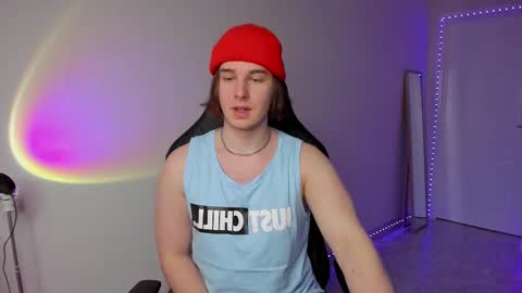 Vincent Strong online show from 03-08-25, 01:39