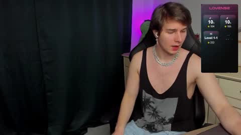 Vincent Strong online show from 10-18-25, 08:04