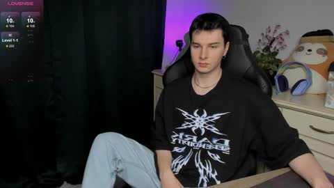 Vincent Strong online show from 12-15-25, 08:18