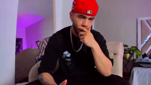 Snapshot of vincentblack_ chatting on 10-20-25, 04:35 Vincent online show from 10-20-25, 04:35