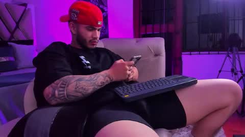 Snapshot of vincentblack_ chatting on 11-21-25, 04:00 Vincent online show from 11-21-25, 04:00