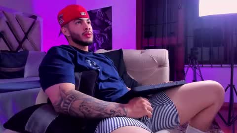 Snapshot of vincentblack_ chatting on 11-23-25, 04:01 Vincent online show from 11-23-25, 04:01