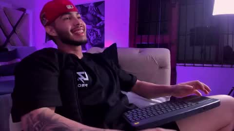 Snapshot of vincentblack_ chatting on 11-29-25, 04:37 Vincent online show from 11-29-25, 04:37