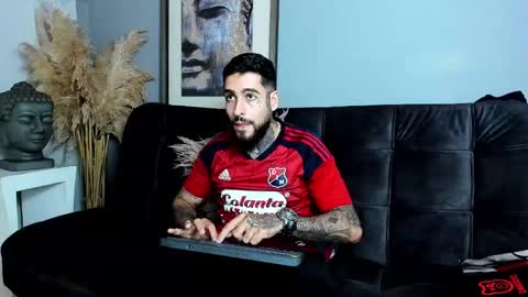 Snapshot of vincentsartori chatting on 11-10-25, 08:30 Vincent Sartori online show from 11-10-25, 08:30