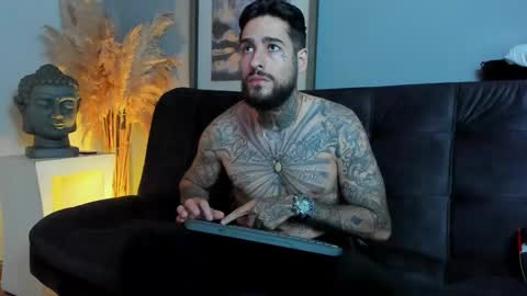 Snapshot of vincentsartori chatting on 11-17-25, 08:03 Vincent Sartori online show from 11-17-25, 08:03