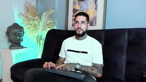 Snapshot of vincentsartori chatting on 11-24-25, 07:57 Vincent Sartori online show from 11-24-25, 07:57