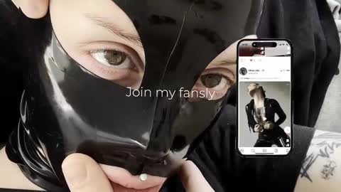 Snapshot of vinylstore chatting on 01-08-26, 05:15 Diva Silvia online show from 01-08-26, 05:15