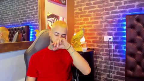 Snapshot of vinzenzrizzo chatting on 12-17-25, 04:18 ---Vinzen--- online show from 12-17-25, 04:18