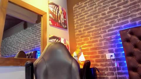 Snapshot of vinzenzrizzo chatting on 12-19-25, 09:49 ---Vinzen--- online show from 12-19-25, 09:49