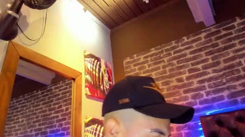 Snapshot of vinzenzrizzo chatting on 12-23-25, 01:36 ---Vinzen--- online show from 12-23-25, 01:36