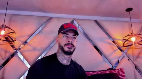 Snapshot of vinzenzrizzo chatting on 02-23-26, 03:37 ---Vinzen--- online show from 02-23-26, 03:37