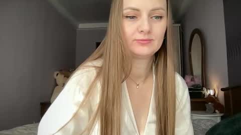 Snapshot of viola_1 chatting on 06-07-26, 06:17 Funny girl online show from 06-07-26, 06:17
