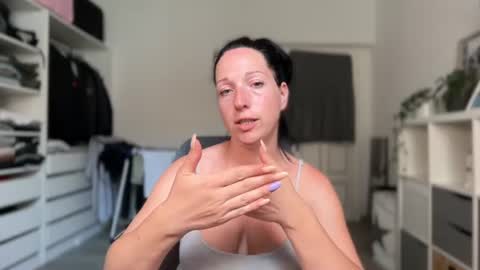 Snapshot of viola_beck chatting on 06-21-26, 04:31 Vio online show from 06-21-26, 04:31