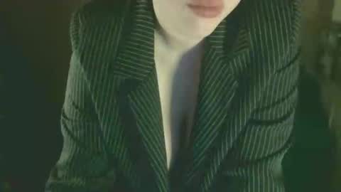 Viola Bunny online show from 01-23-25, 07:18