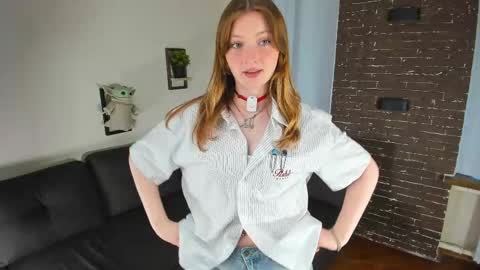 Viola but friends call me Sisi online show from 05-29-26, 05:11
