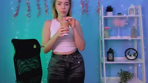viola_sweet_ online show from 07-10-26, 08:29
