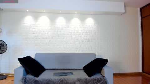 Snapshot of violeet_scott chatting on 01-14-25, 10:48 Violett Everyday From 0530 to 1430 Col Time online show from 01-14-25, 10:48