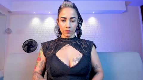 Snapshot of violeet_scott chatting on 02-06-25, 10:59 Violett Everyday From 0530 to 1430 Col Time online show from 02-06-25, 10:59