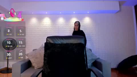 Snapshot of violeet_scott chatting on 02-19-25, 10:45 Violett Everyday From 0530 to 1430 Col Time online show from 02-19-25, 10:45