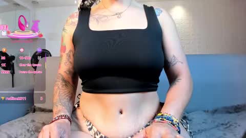 Snapshot of violeet_scott chatting on 03-11-25, 05:02 Violett Everyday From 0530 to 1430 Col Time online show from 03-11-25, 05:02