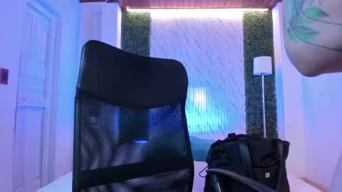 Snapshot of violeet_scott chatting on 09-17-25, 10:39 Violett Everyday From 0530 to 1430 Col Time online show from 09-17-25, 10:39