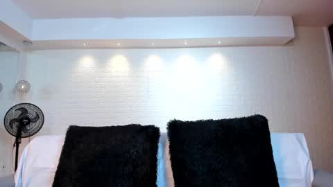 Snapshot of violeet_scott chatting on 09-24-25, 10:51 Violett Everyday From 0530 to 1430 Col Time online show from 09-24-25, 10:51